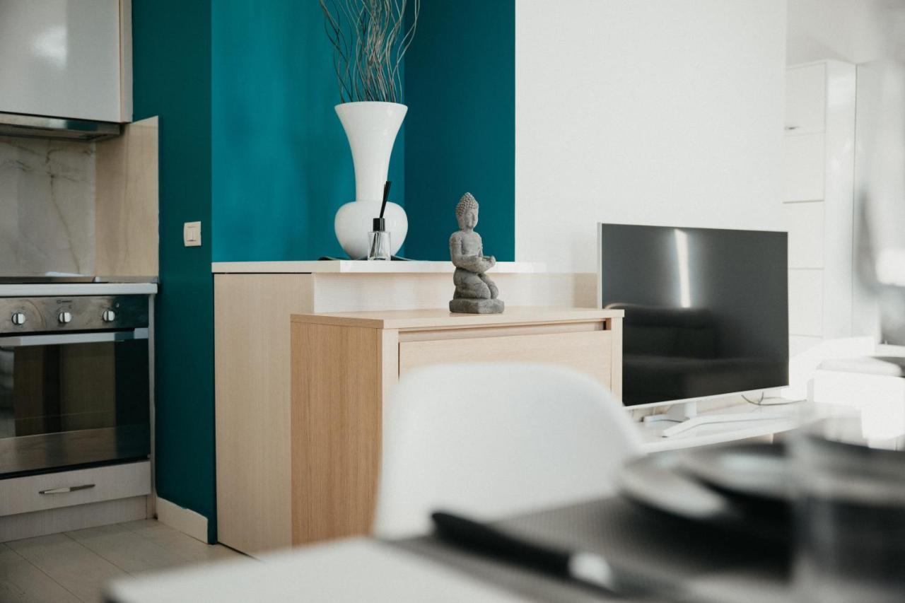 Train Station Modern App - The Nest Apartment Tirana Bagian luar foto